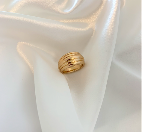 gold-graduated-statement-ring