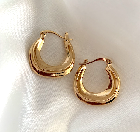gold-rounded-square-ridged-hoops-earrings
